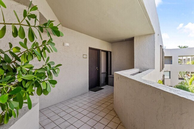 Building Photo - 161 Crandon Blvd