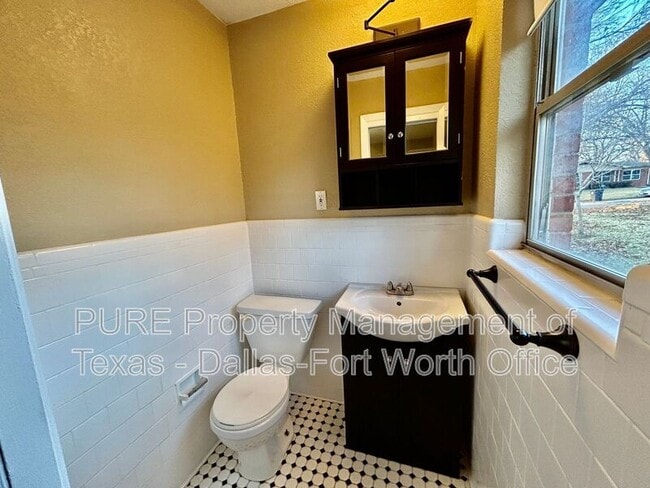 Building Photo - 1607 Briarwood Blvd