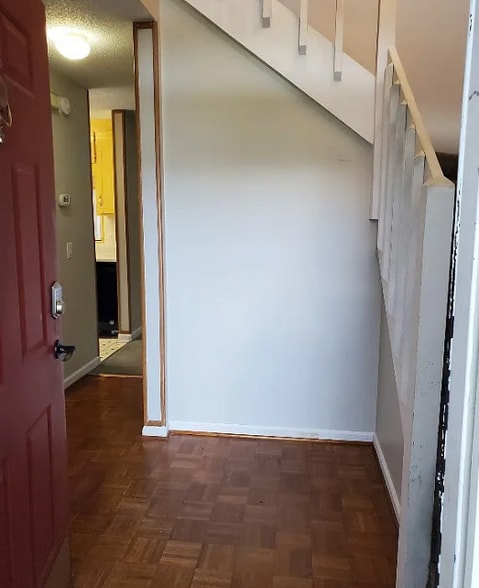 Entryway - 146 Woodfield Pl