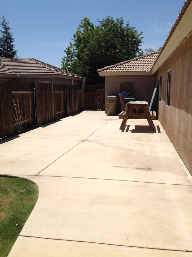 Building Photo - 504 Tabor Way