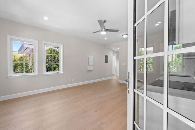 Building Photo - 212 Oleander Ave