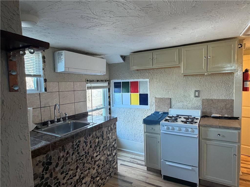 Building Photo - 69 Hope St