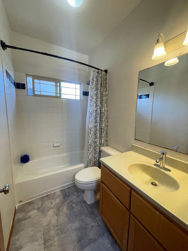 Building Photo - Honokowai Two Bedroom Furnished Home