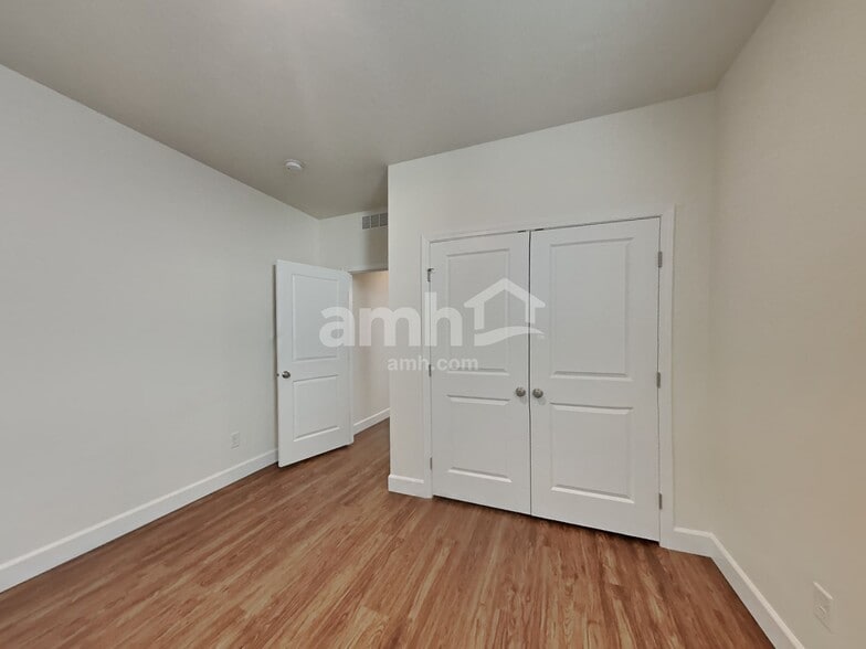 Building Photo - 236 E Sicily Dr