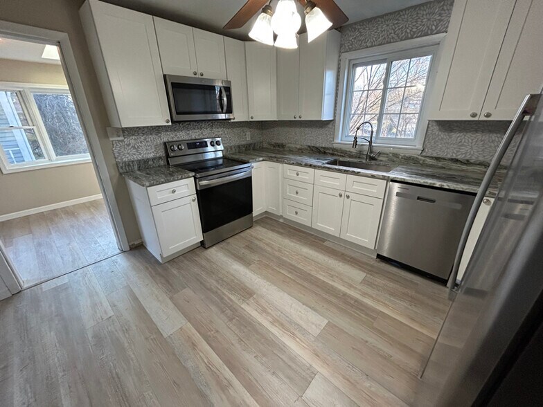 Building Photo - 78 Southview Rd