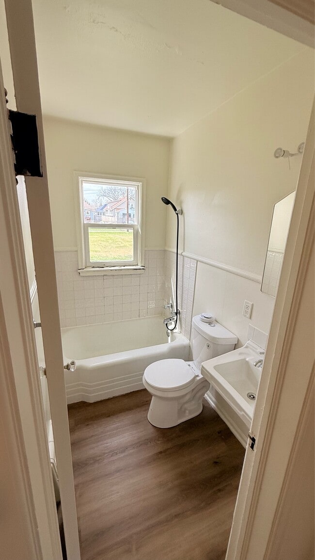 Building Photo - 428 3rd St