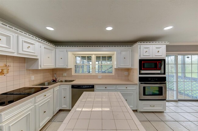 Building Photo - 263 E Castle Harbour Dr