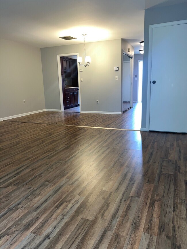 Building Photo - 18 Magnolia Hill Ct