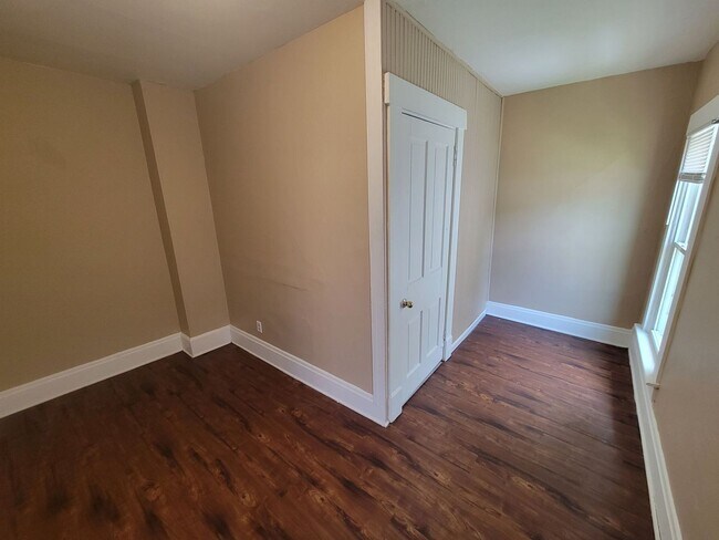 Building Photo - 24 Millville Ave 2BR/1BA (West Hamilton)