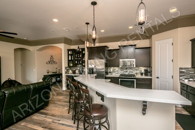Building Photo - SEASONAL FURNISHED JANUARY-APRIL 2026