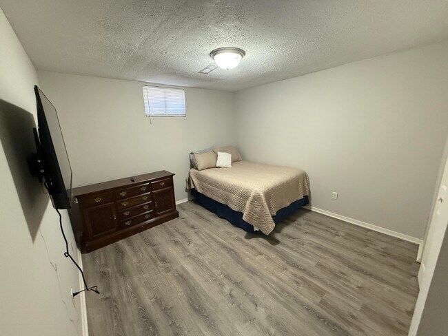 Building Photo - 207 Wheaton Ct