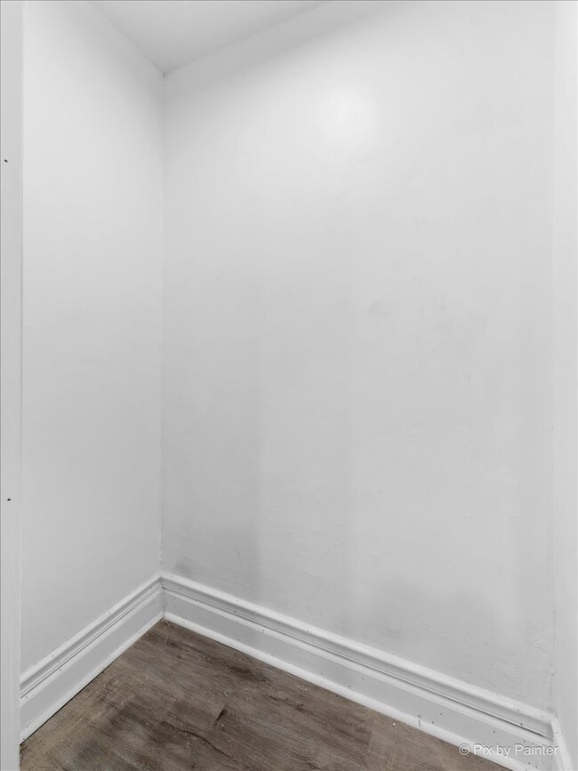 Building Photo - 3111 N Clifton Ave