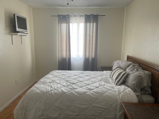 Building Photo - 615 Virginia Ct