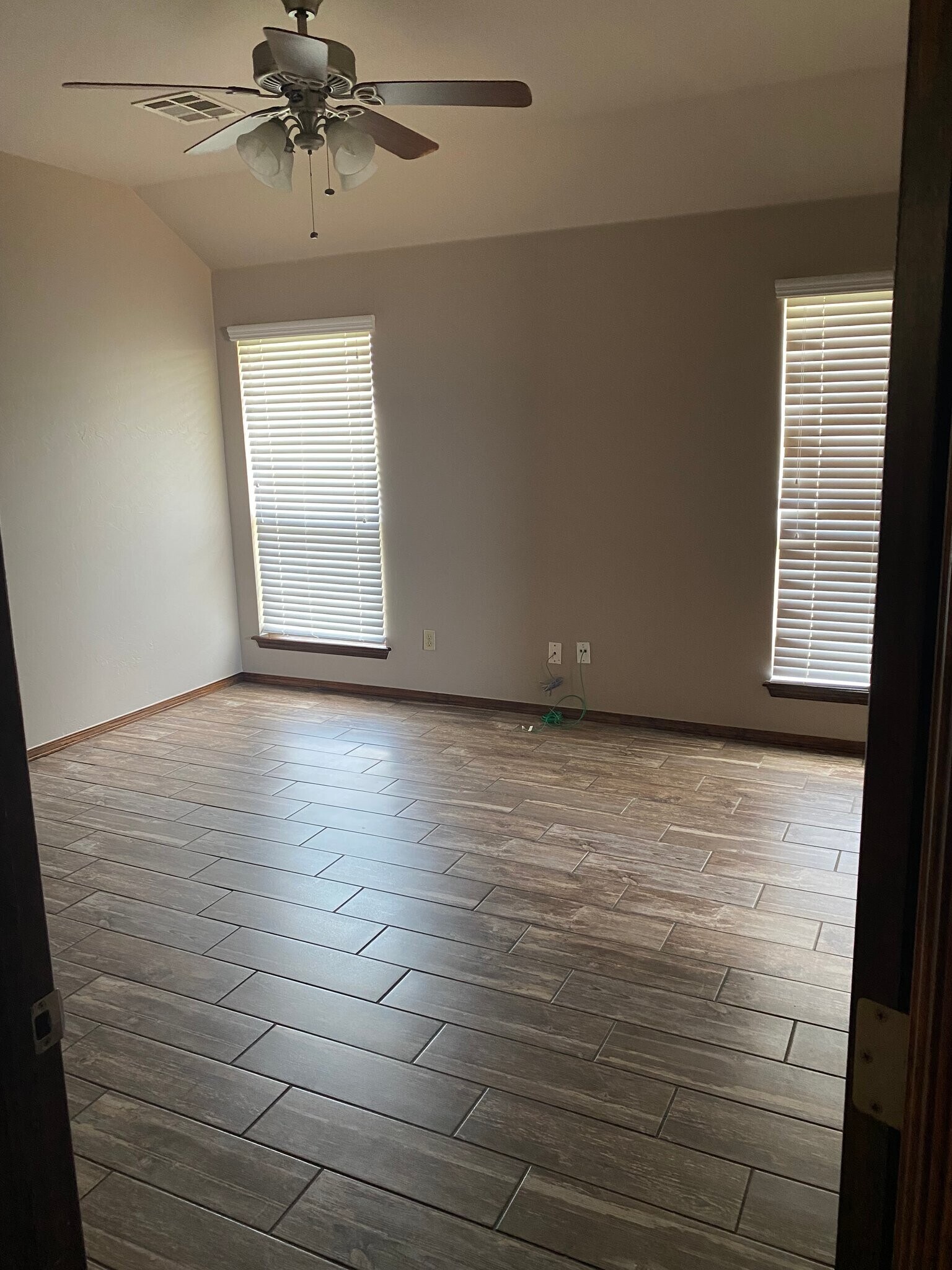 Building Photo - 113 N Shannon Way