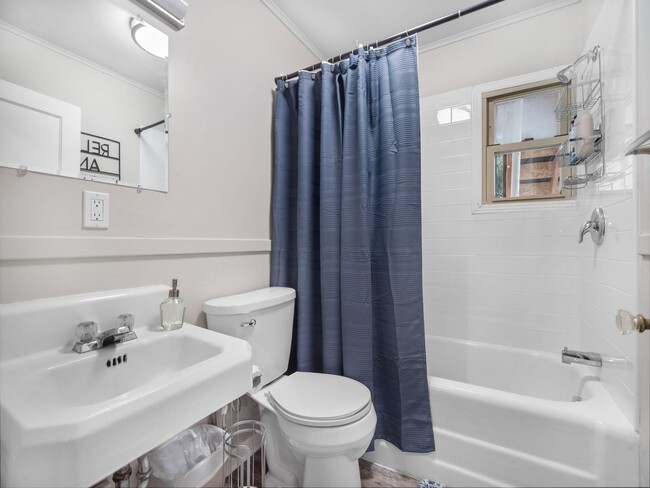 Building Photo - Millwood 2 bedroom condo