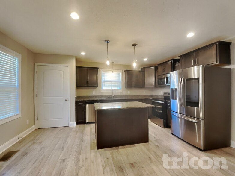 Building Photo - 189 Bonnell Dr