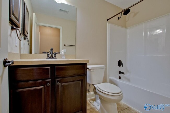 Building Photo - 5010 Montauk Trail SE