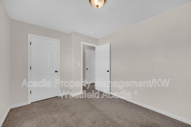 Building Photo - 25 E 2250 N