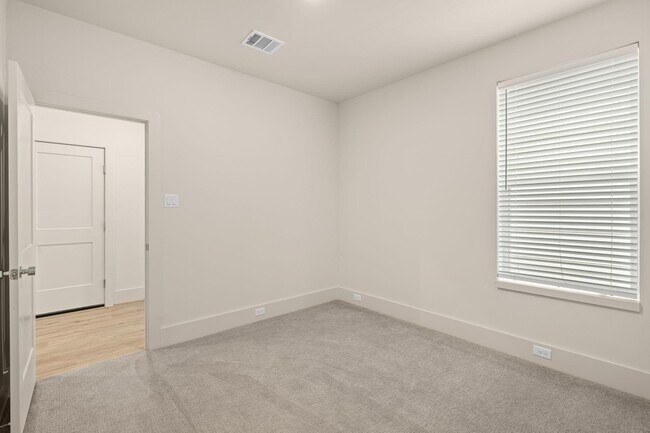 Building Photo - 1042 Homer St