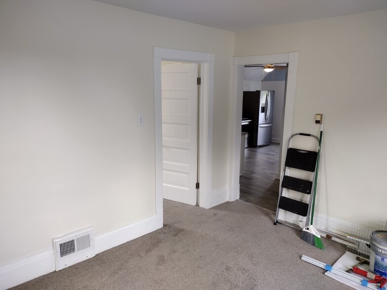 Building Photo - 8240 W Cold Spring Rd