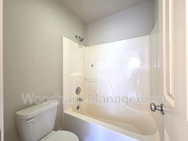 Building Photo - 1759 W Kagy Blvd