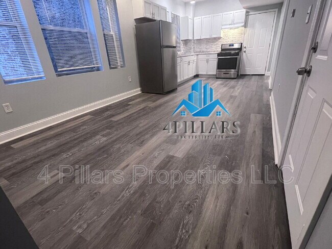 Building Photo - 1311 E Columbus Dr