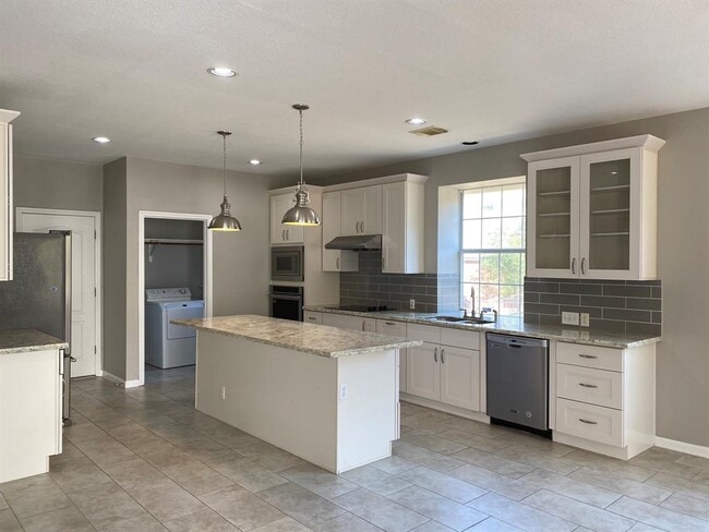 Building Photo - 8800 Rattlebush Cove