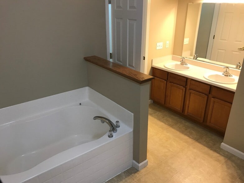 Building Photo - 2726 Jacobs Creek Run