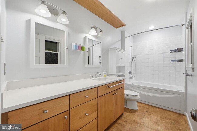 Building Photo - 808 Cottonwood Dr