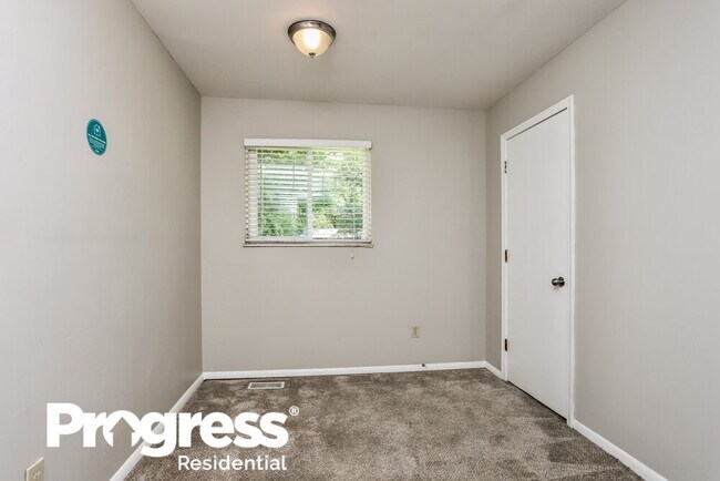 Building Photo - 251 Flora Dr