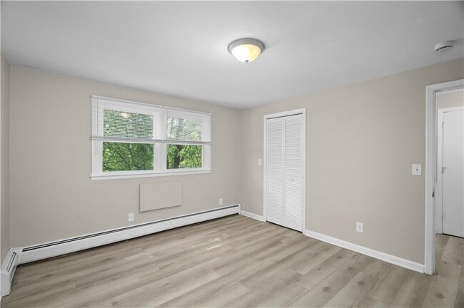 Building Photo - 50 Carnation St