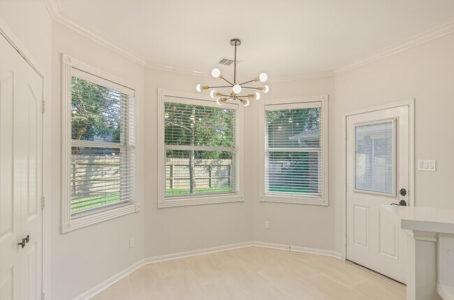 Building Photo - 71 N Queenscliff Cir