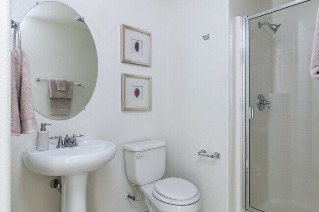 Building Photo - Old Town Camarillo 4 Bed 3 Bath