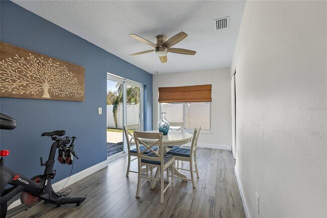 Building Photo - 6631 Bougainvilla Ave S