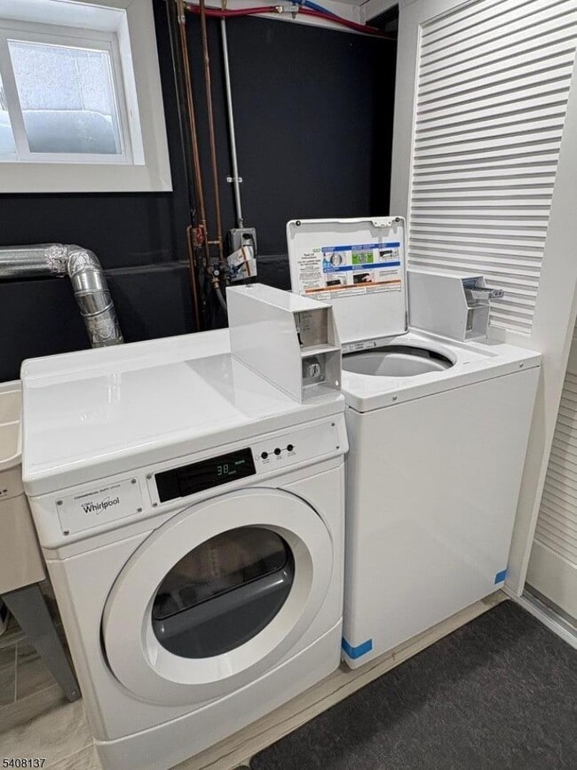 Building Photo - 121 Rutgers St