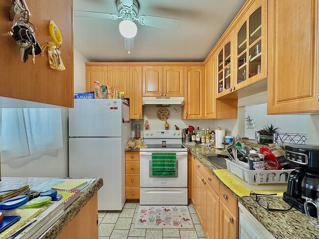 Building Photo - 5181 W Oakland Park Blvd