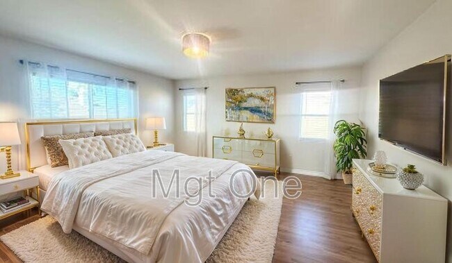 Building Photo - 15379 Avenida Fiesta