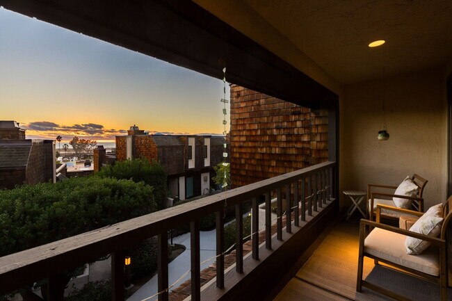 Building Photo - 12933 Caminito Del Canto