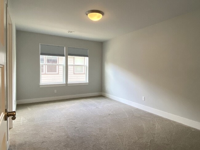 Building Photo - 1328 Wasco St