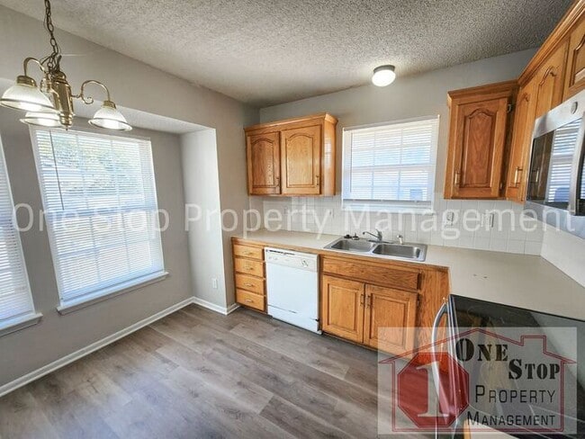 Building Photo - Gorgeous 3-Bedroom, 2-Bathroom home in Ray...