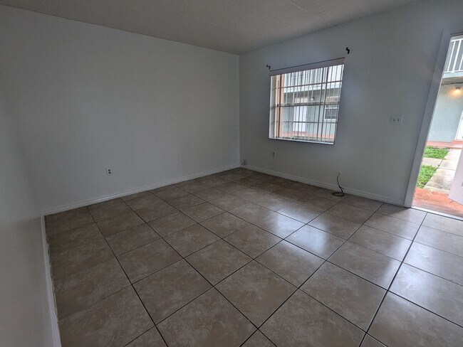 Building Photo - Palm Gardens - First Floor
