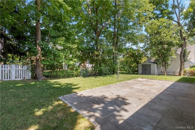 Building Photo - 17 Soundview Ave