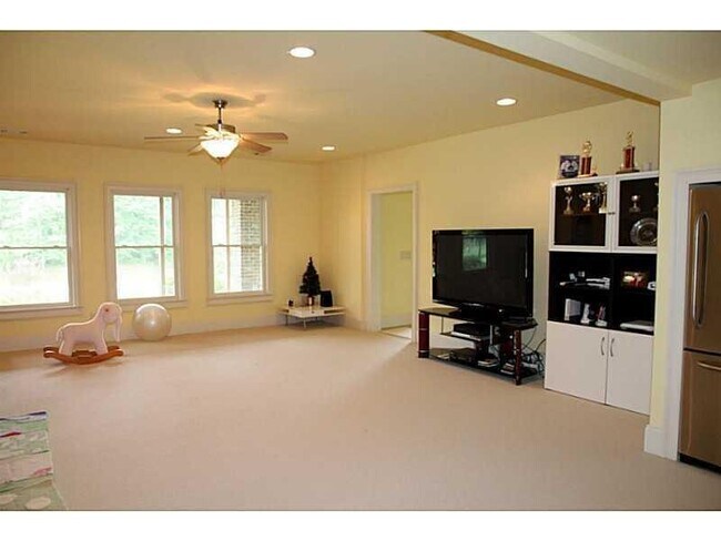 Building Photo - 3414 Willow Glen Trail