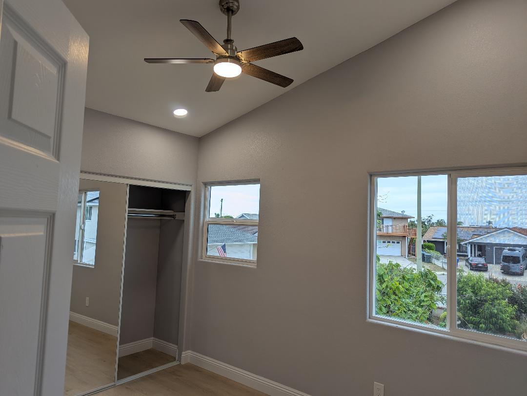 Bedroom vaulted ceiling with multi speed fan - 327 E Palomar St