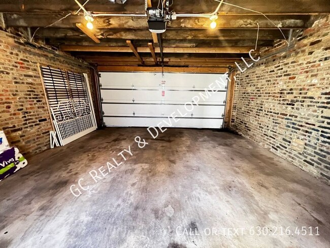 Building Photo - 1439 N Artesian Ave