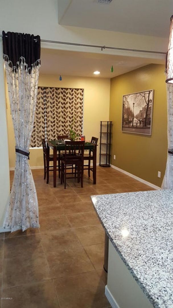 Building Photo - Beautiful 5 bed 3 bath home in Ocotillo Waters