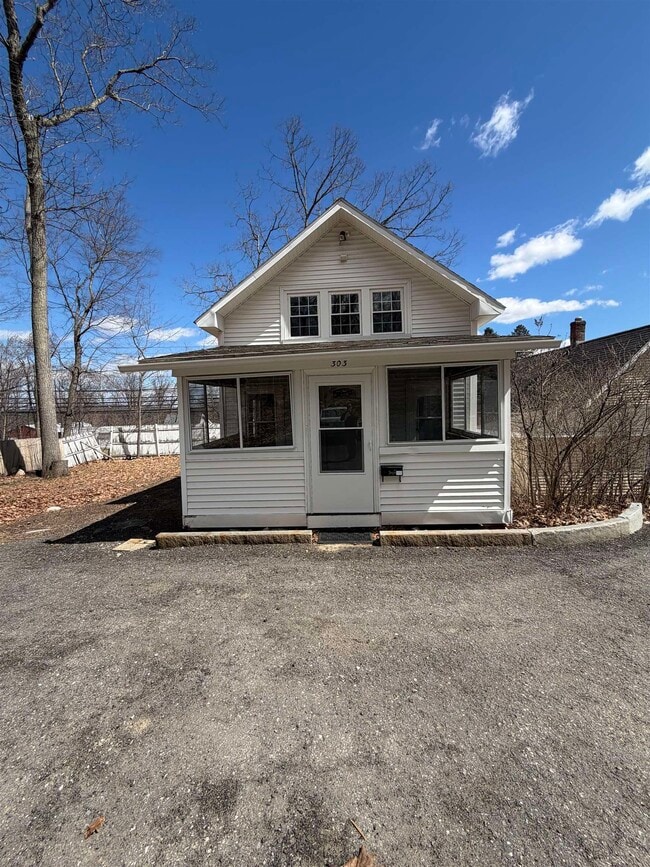 Building Photo - 303 N State St