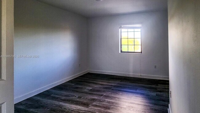 Building Photo - 470 NE 194th Terrace