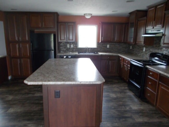 Building Photo - Large, Beautiful Home North of Richmond