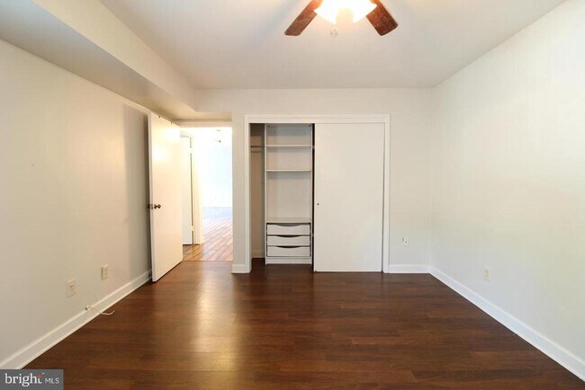 Building Photo - 3123 Sayre Dr